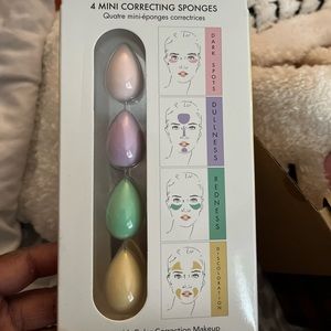 Mini makeup sponge set